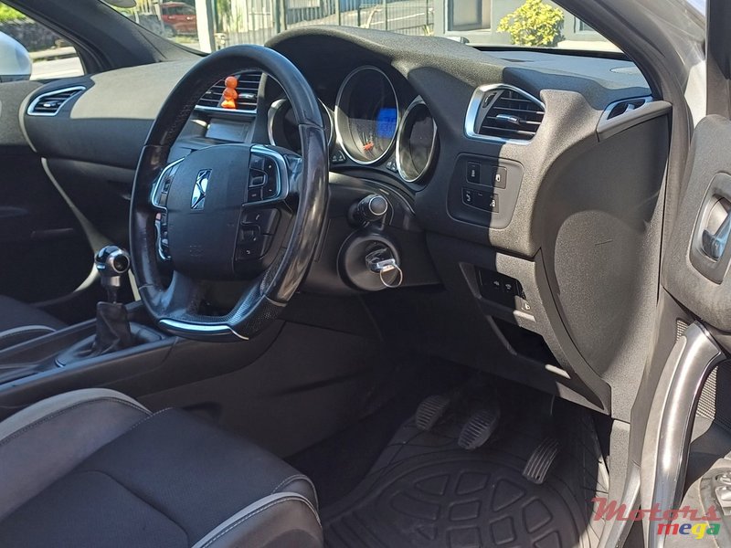 2016' Citroen DS4 photo #5