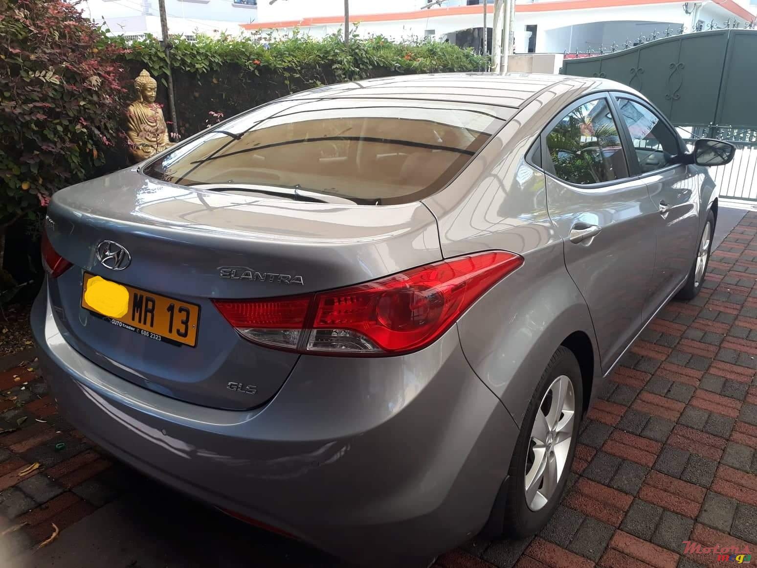 2013' Hyundai Elantra photo #2