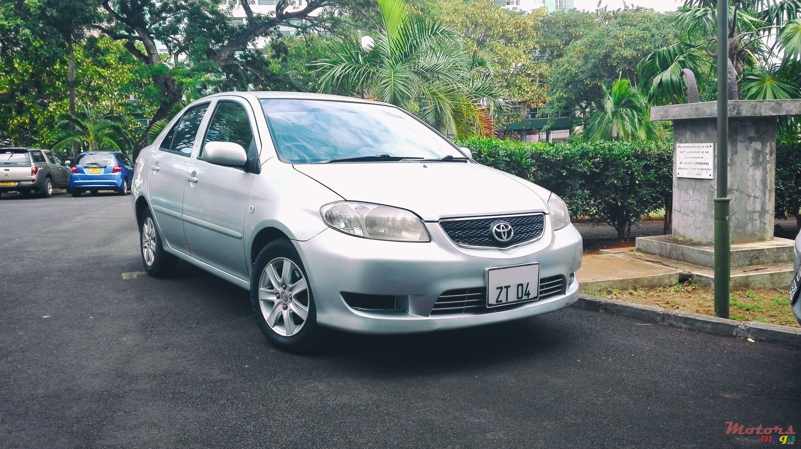 2004' Toyota Corolla Vios photo #1