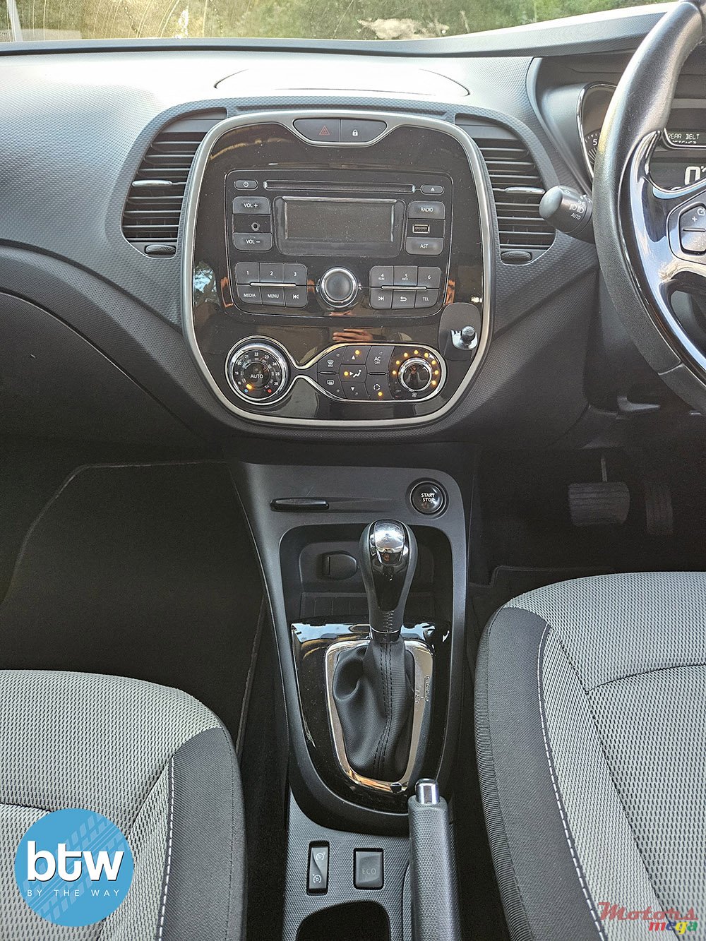 2015' Renault Captur photo #6