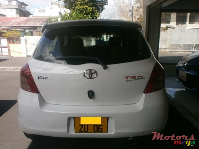 2006' Toyota Vitz photo #6