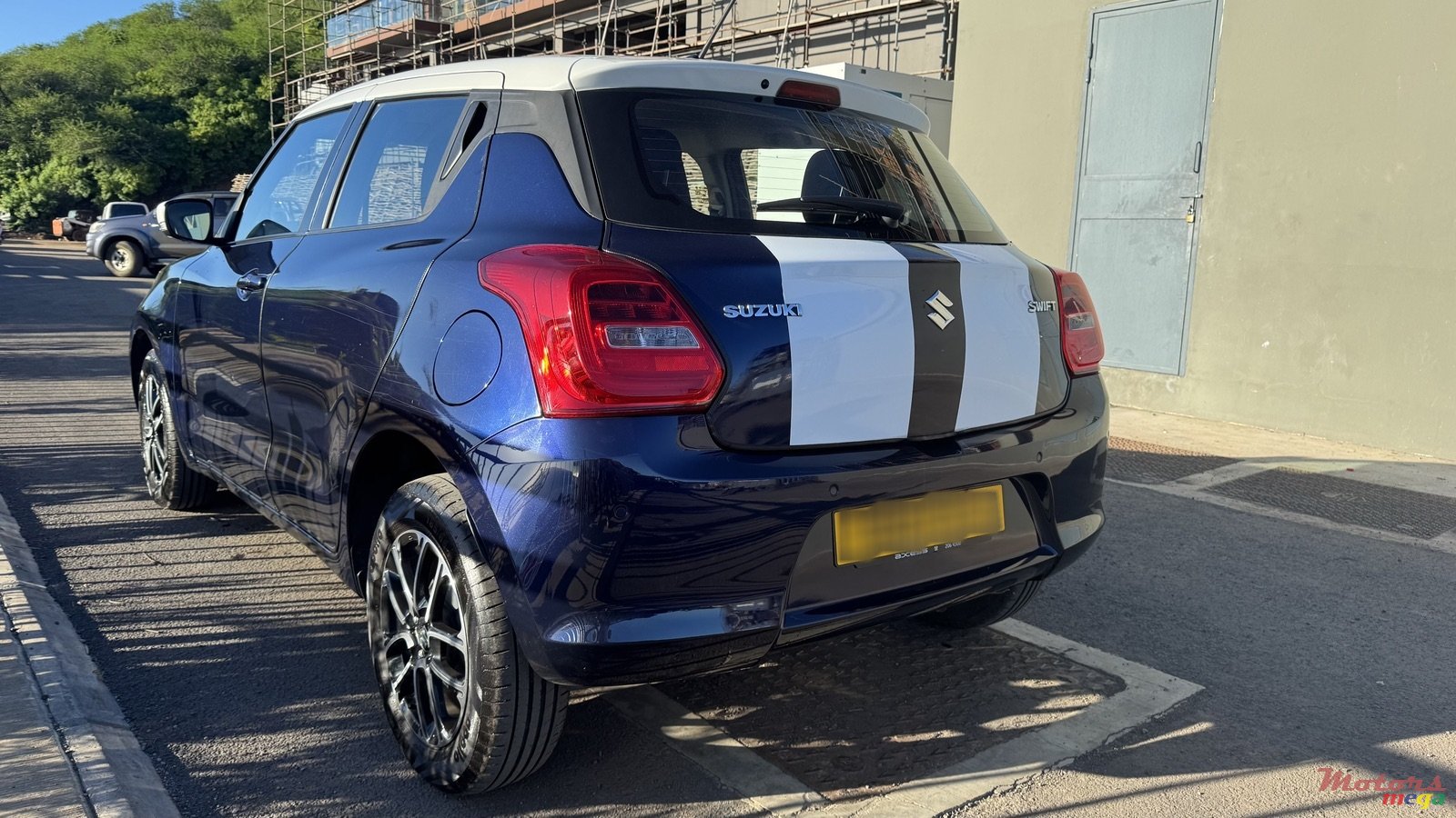 2023' Suzuki Swift GLX AMT (SLDA) photo #3