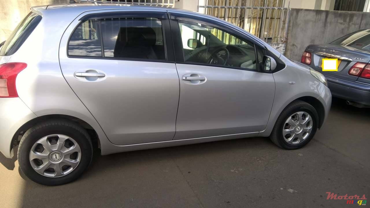 2007' Toyota Vitz photo #1