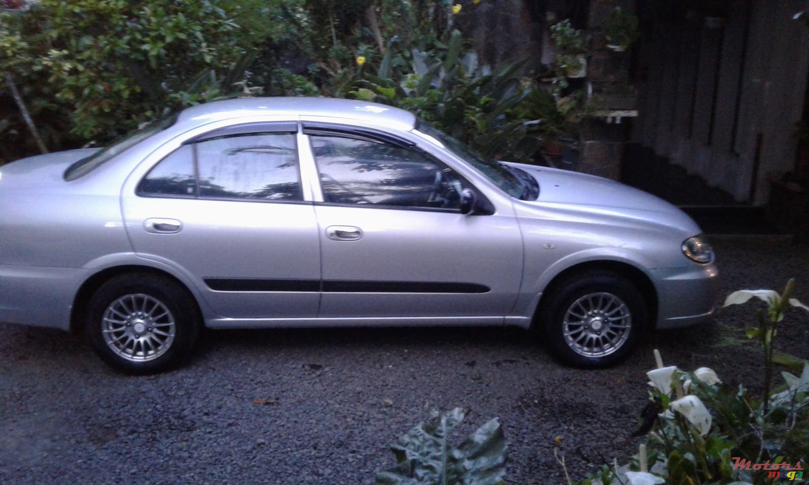 2011' Nissan Sunny photo #6