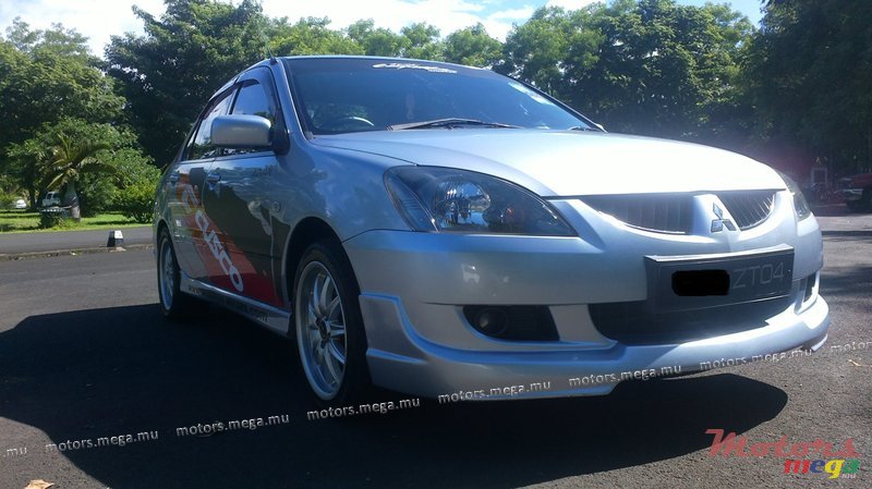 2004' Mitsubishi Lancer photo #1