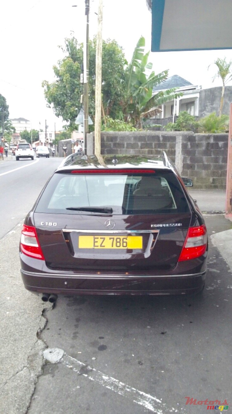 2011' Mercedes-Benz C-Class photo #2