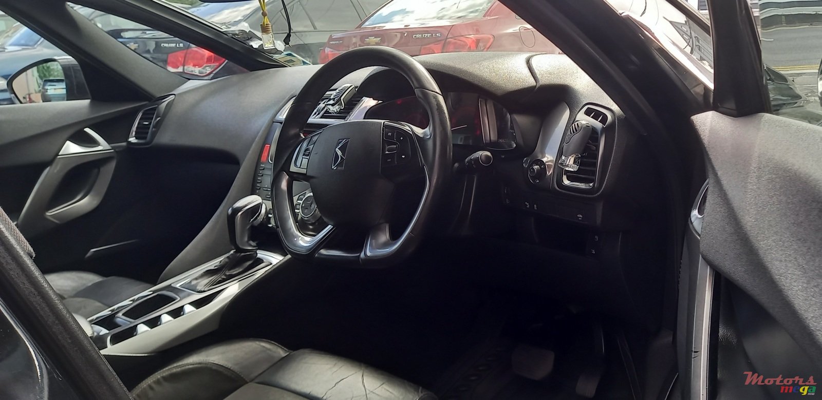 2013' Citroen DS5 photo #5