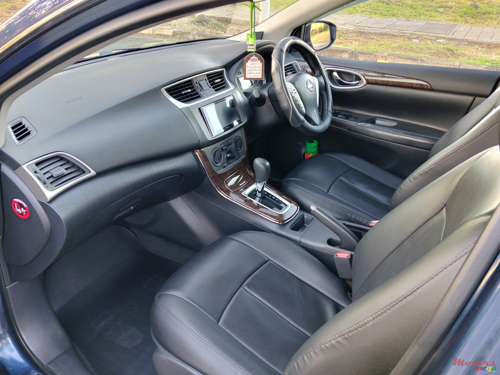 2015' Nissan Sentra Saloon photo #4