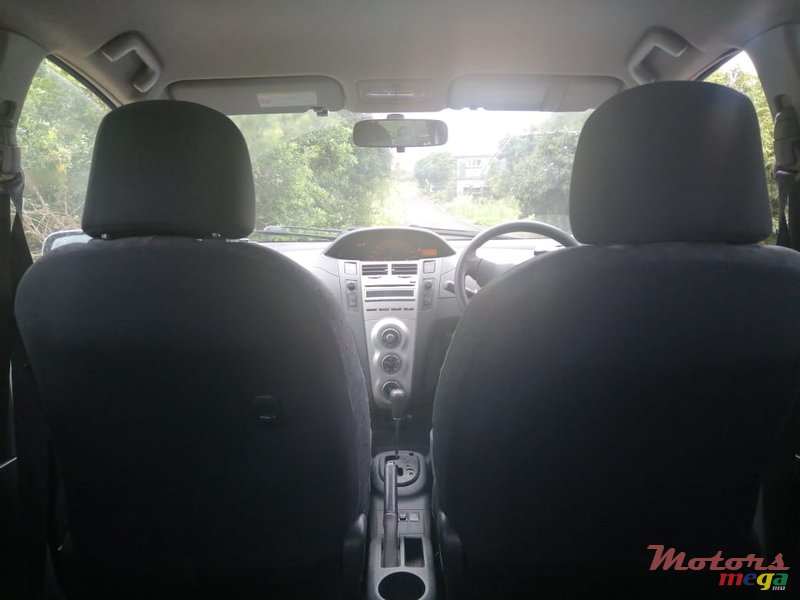 2007' Toyota Vitz Nil photo #2