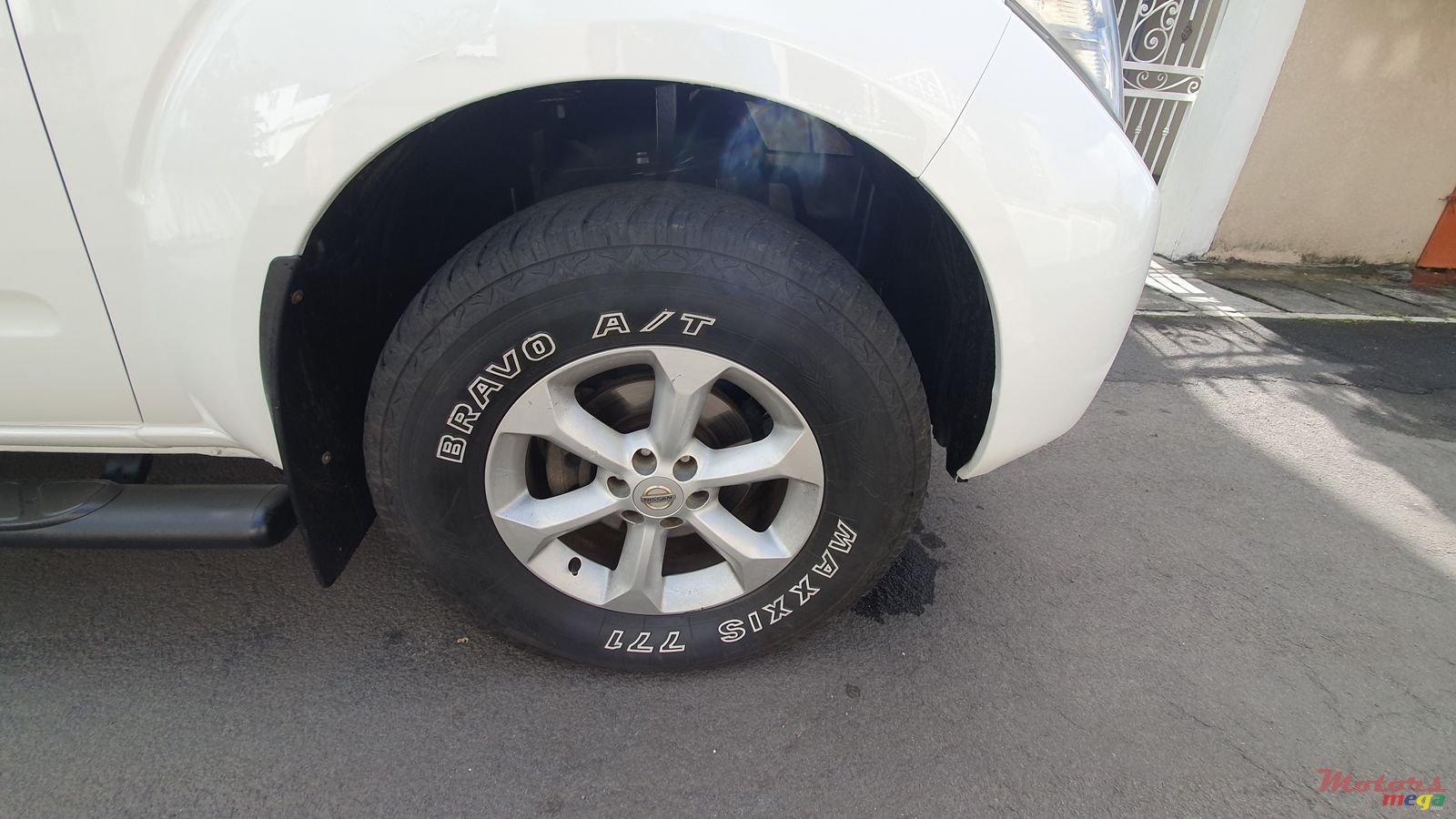 2011' Nissan Navara Navara 4x4 photo #6