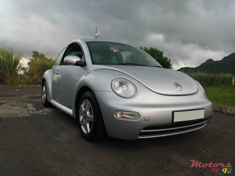 2006' Volkswagen New Beetle photo #1