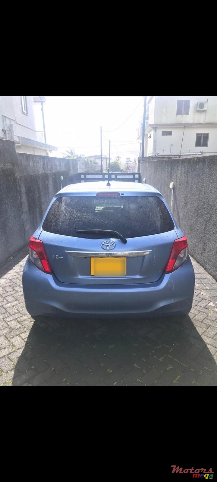 2012' Toyota Vitz photo #2