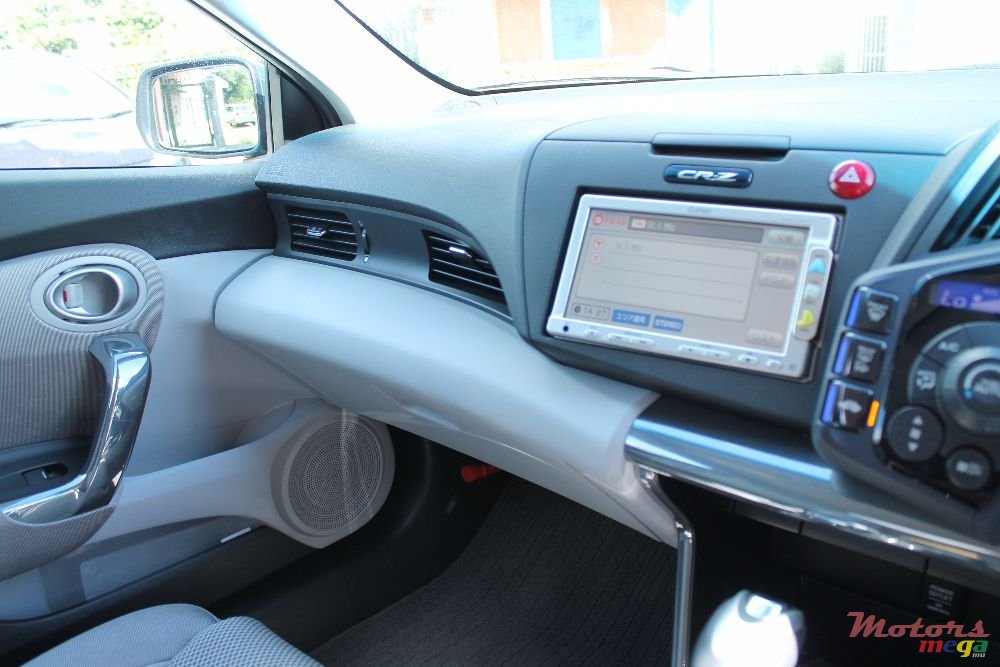 2010' Honda CR-Z photo #4