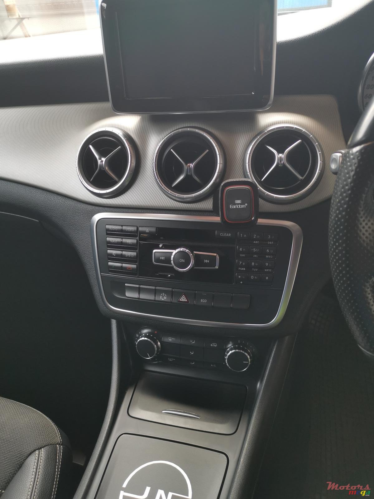 2014' Mercedes-Benz CLA 180 photo #6