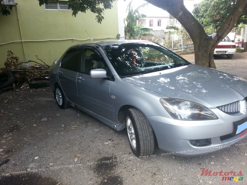 2004' Mitsubishi Lancer photo #1