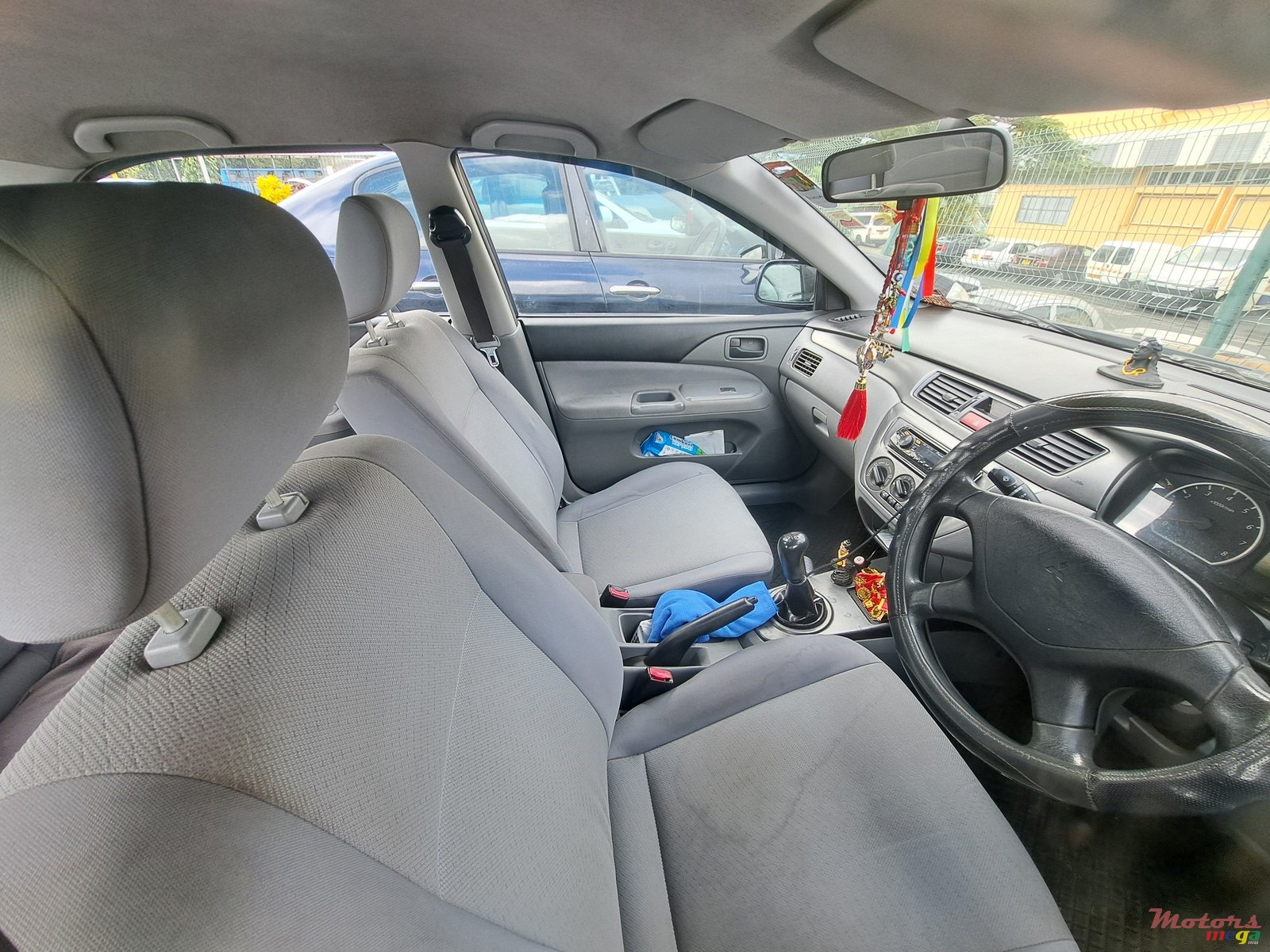 2011' Mitsubishi Lancer photo #2