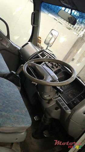 2001' Mitsubishi photo #7