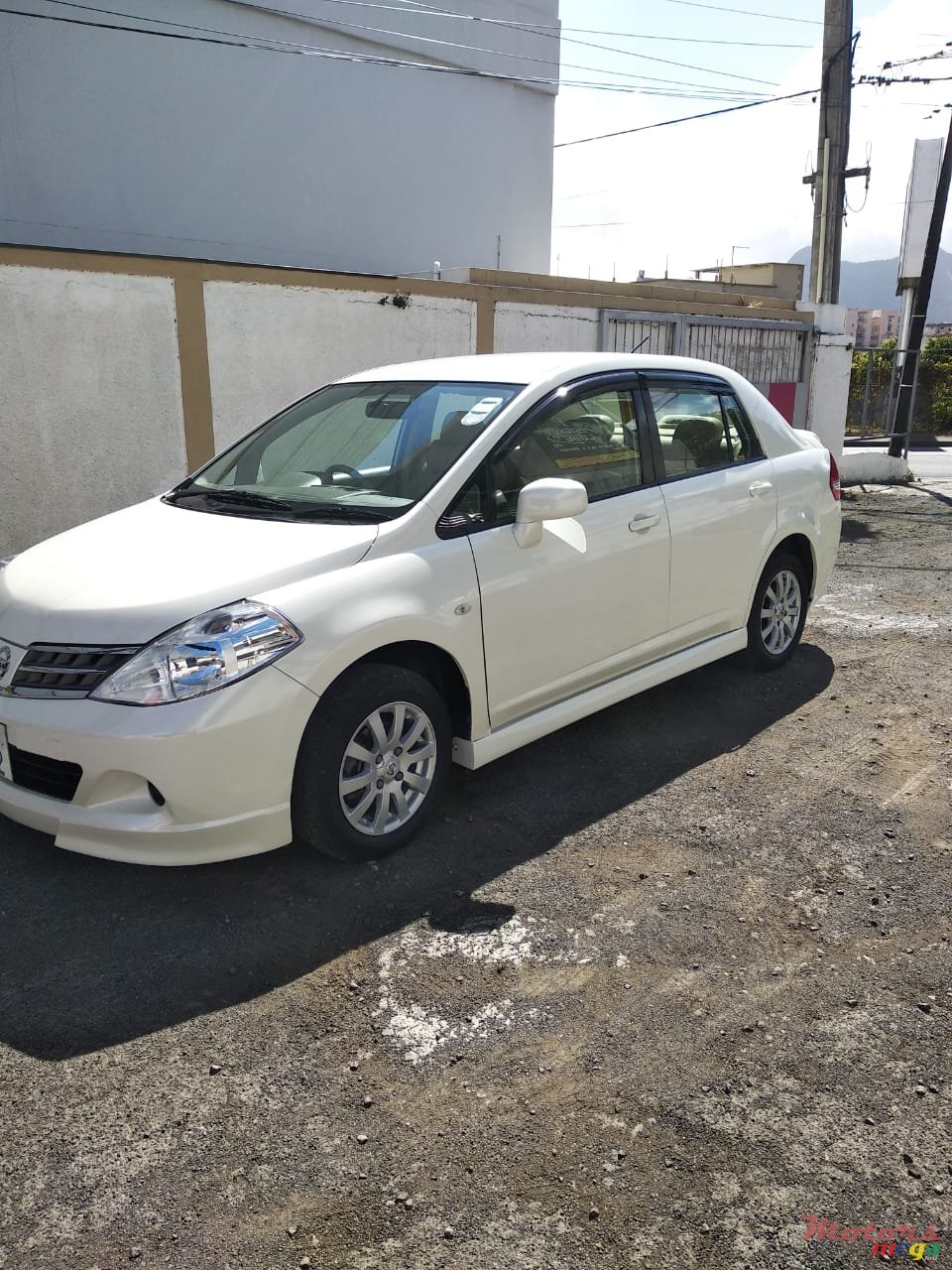 2012' Nissan Tiida photo #2