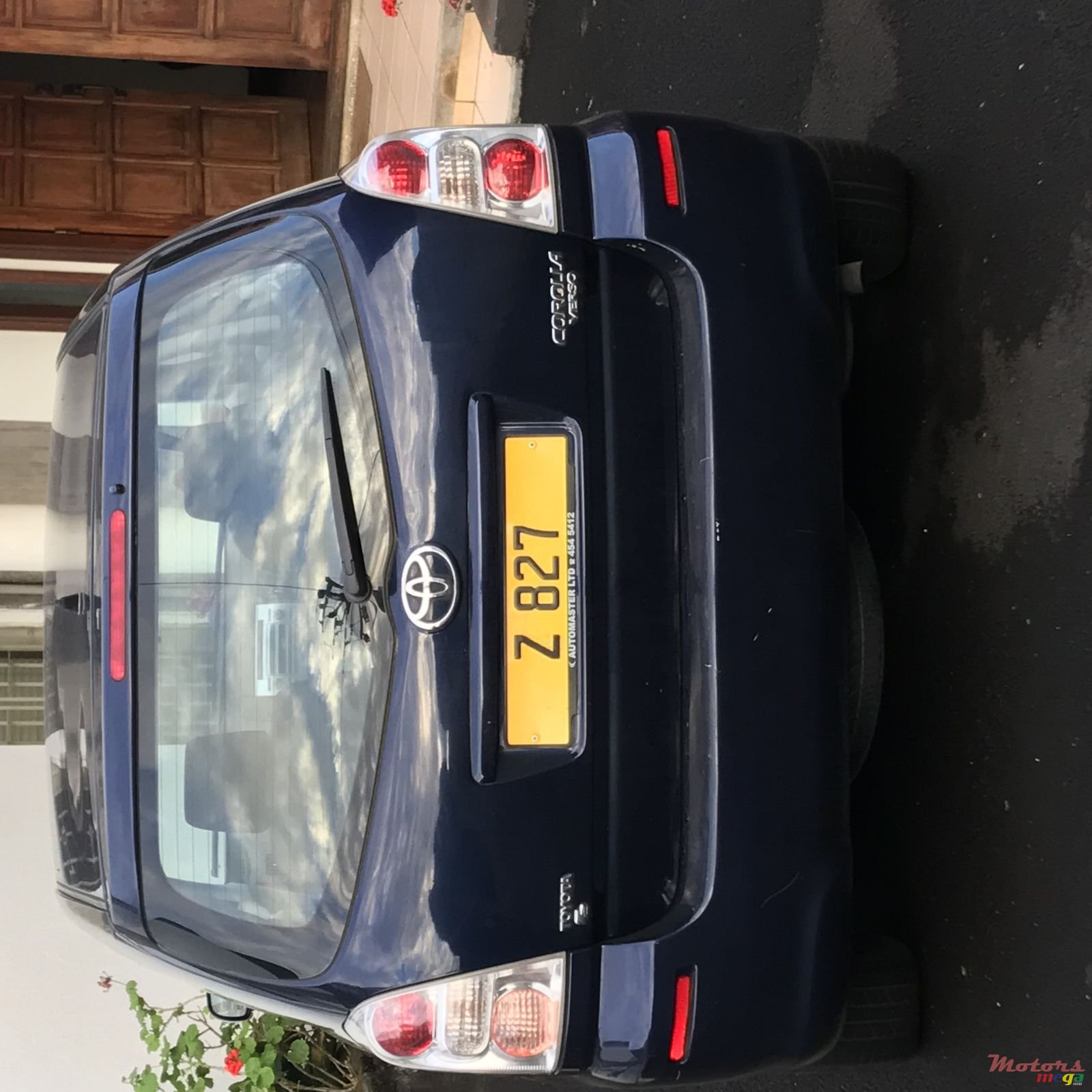 2009' Toyota Verso photo #1