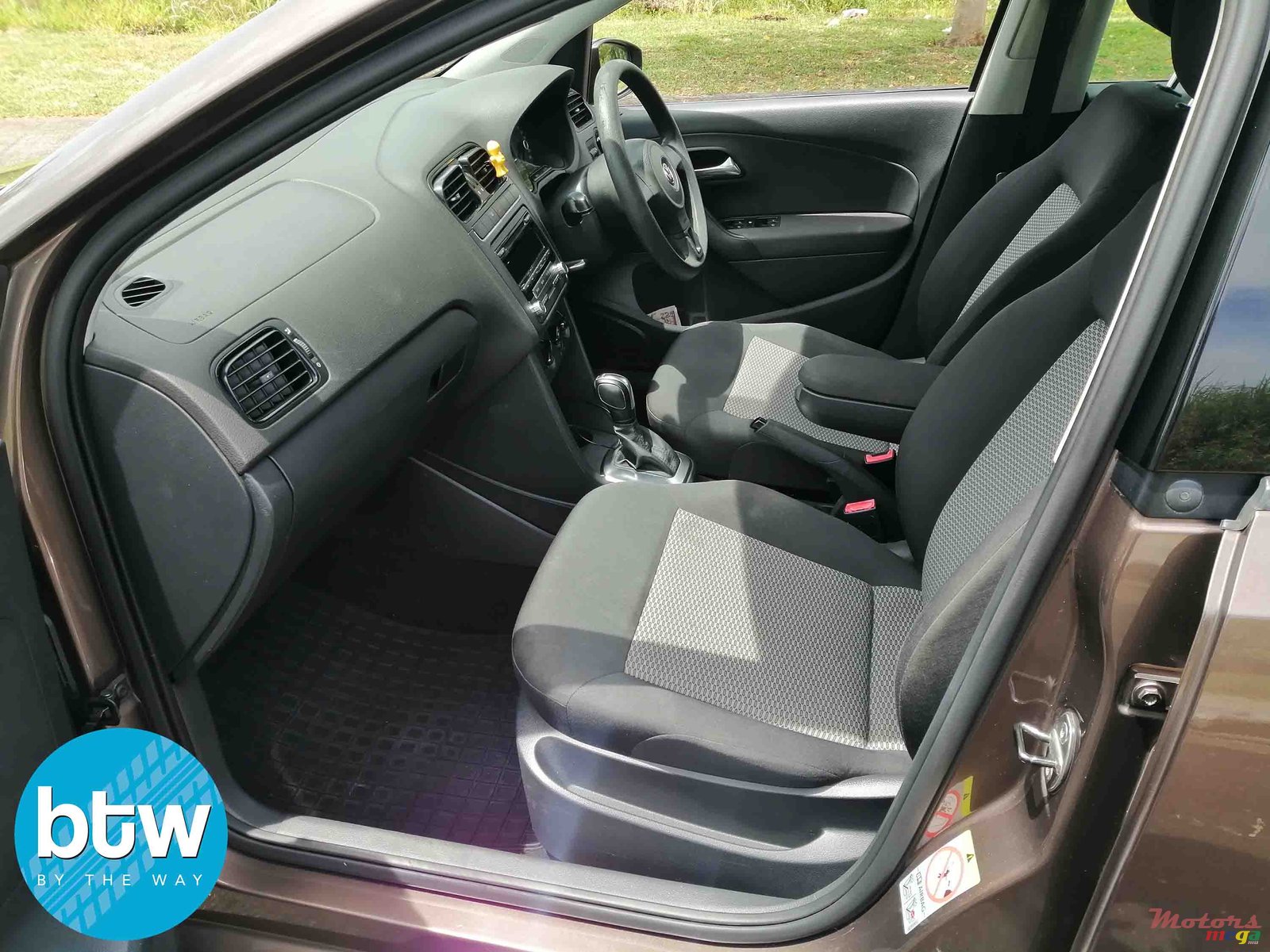 2014' Volkswagen Polo photo #3