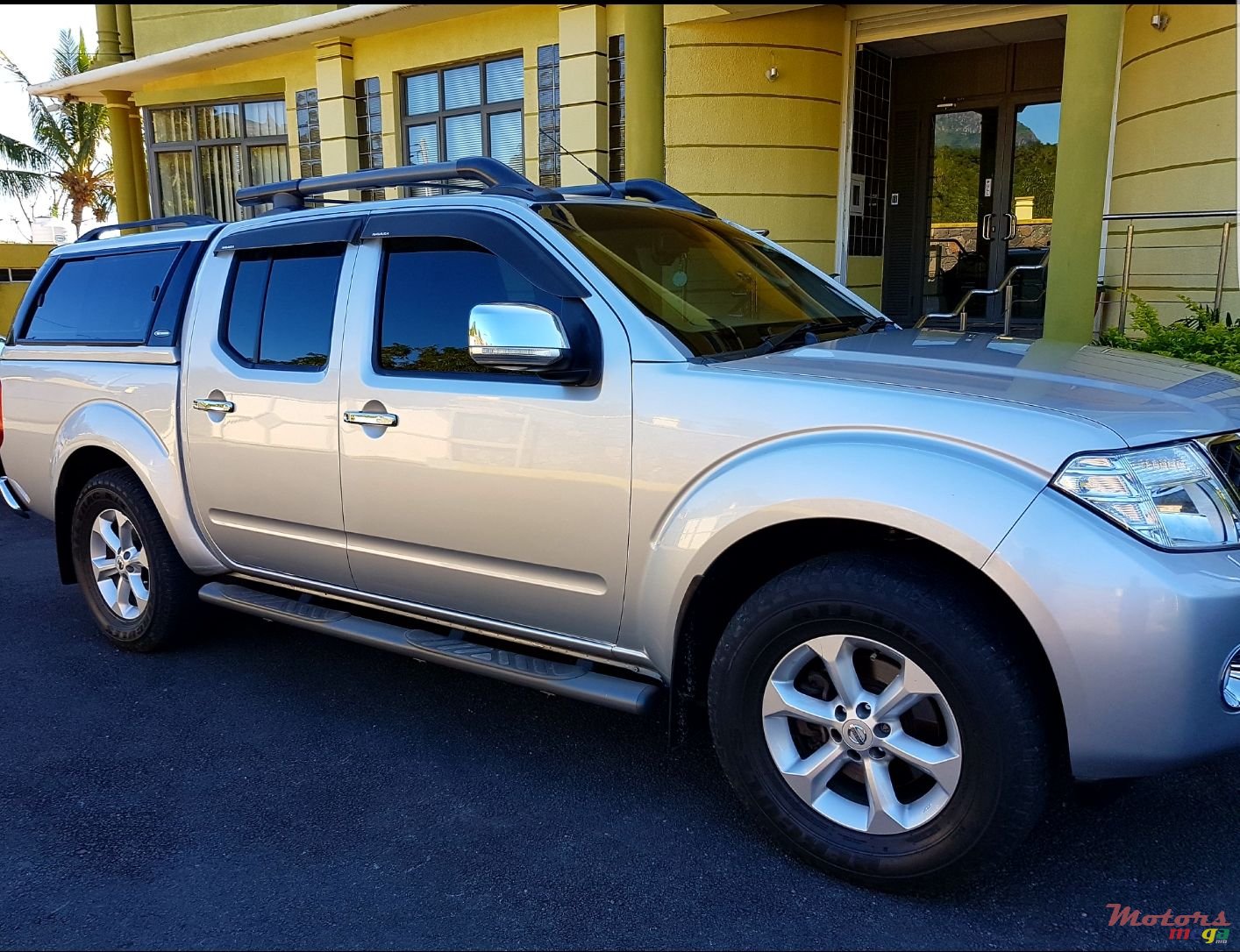 2011' Nissan Navara photo #2