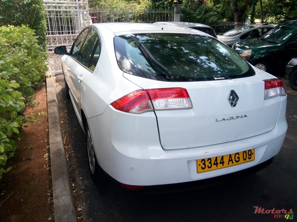 2009' Renault Laguna photo #4