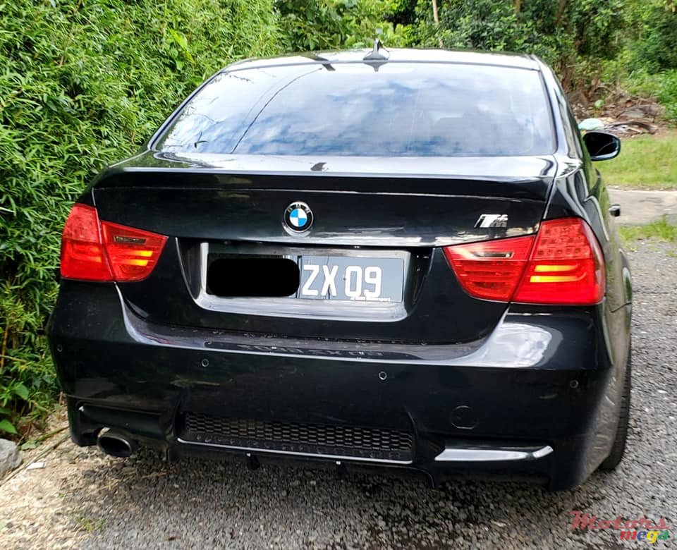 2009' BMW 3 Series 320i photo #4