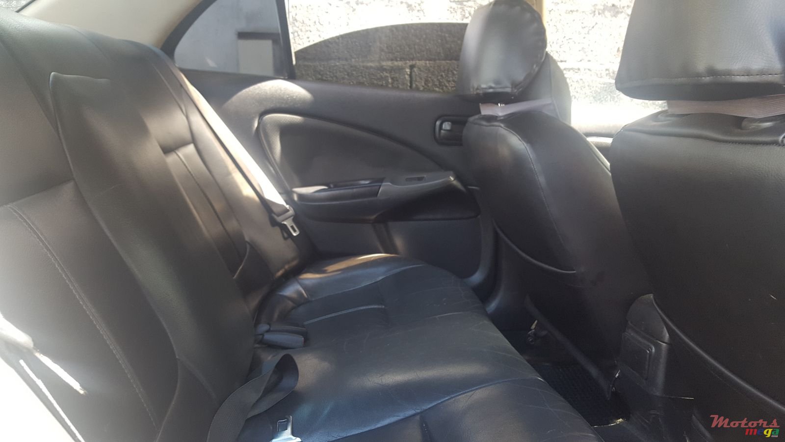 2003' Nissan Sunny photo #2