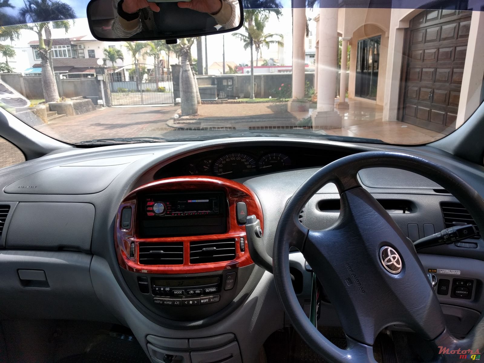 2002' Toyota Estima photo #5