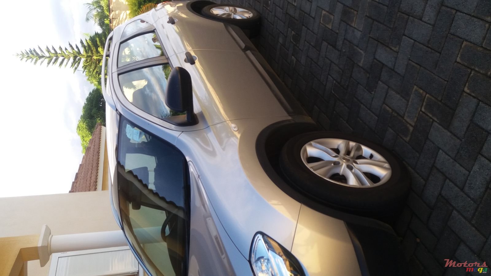 2012' Nissan Qashqai+2 photo #3