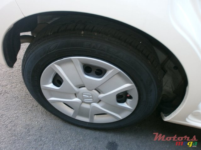 2013' Honda FCX Clarity fit hybrid photo #7