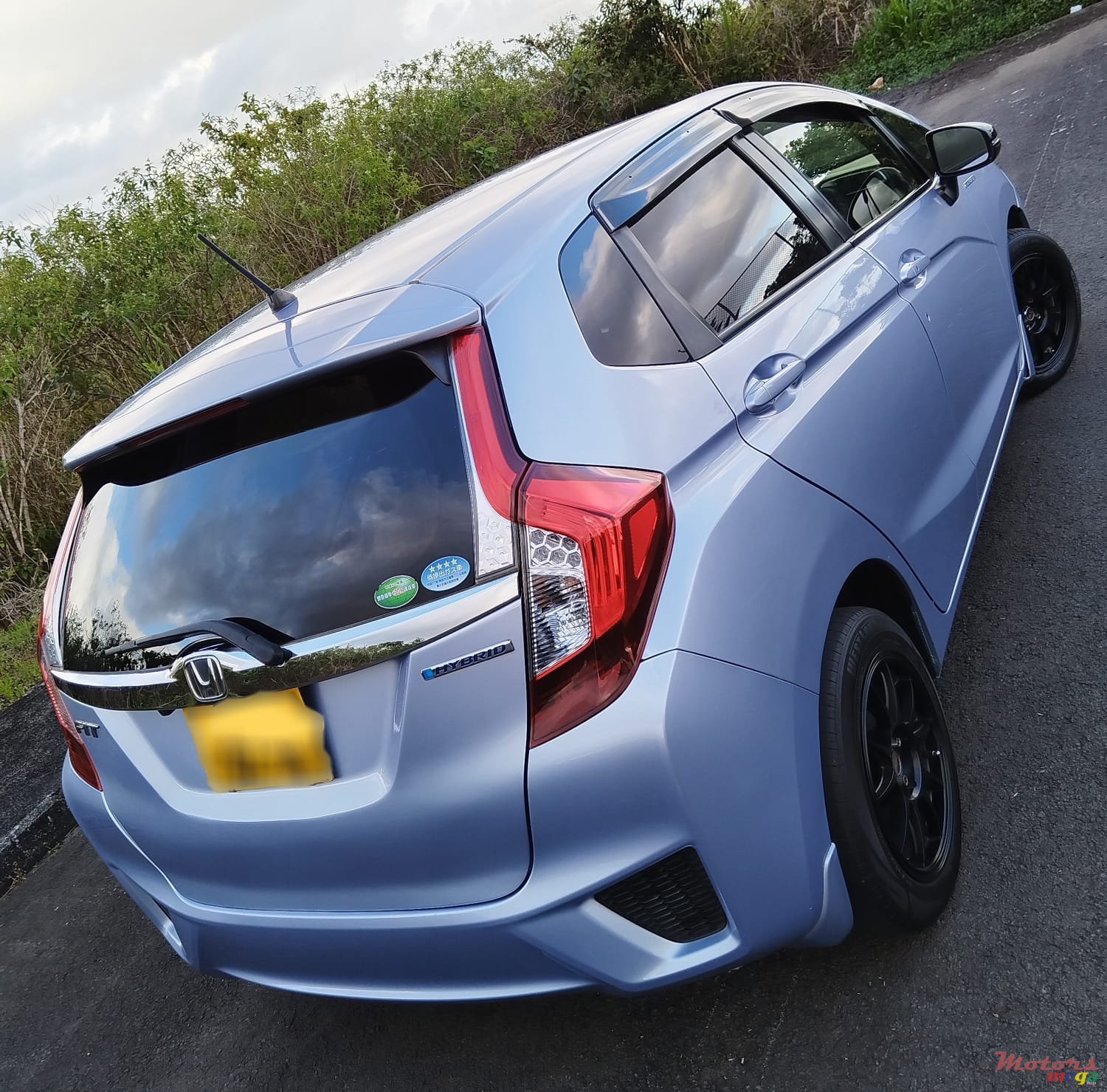 2016' Honda Fit Hybrid photo #2