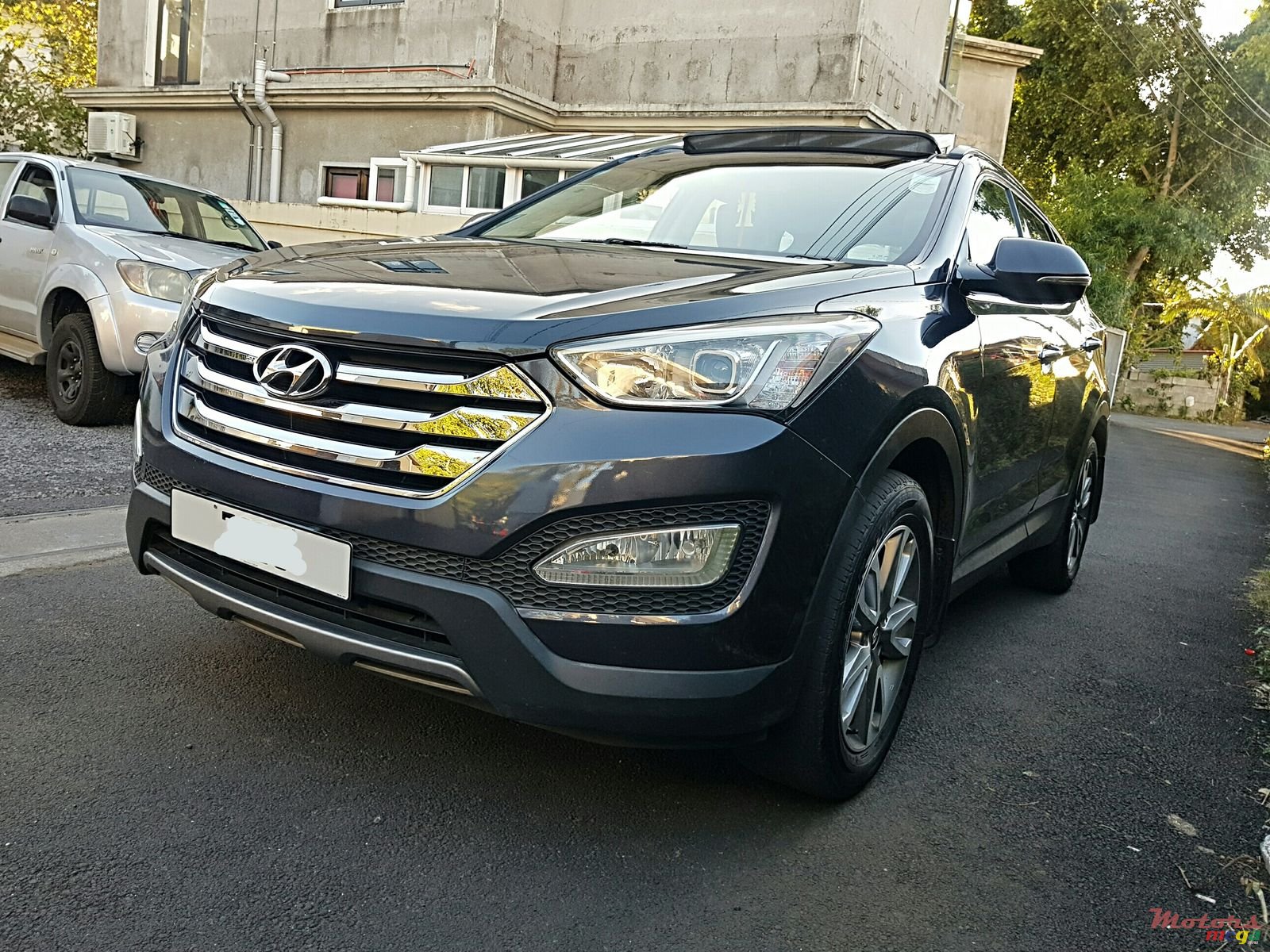 2014' Hyundai Santa Fe Automatic photo #2