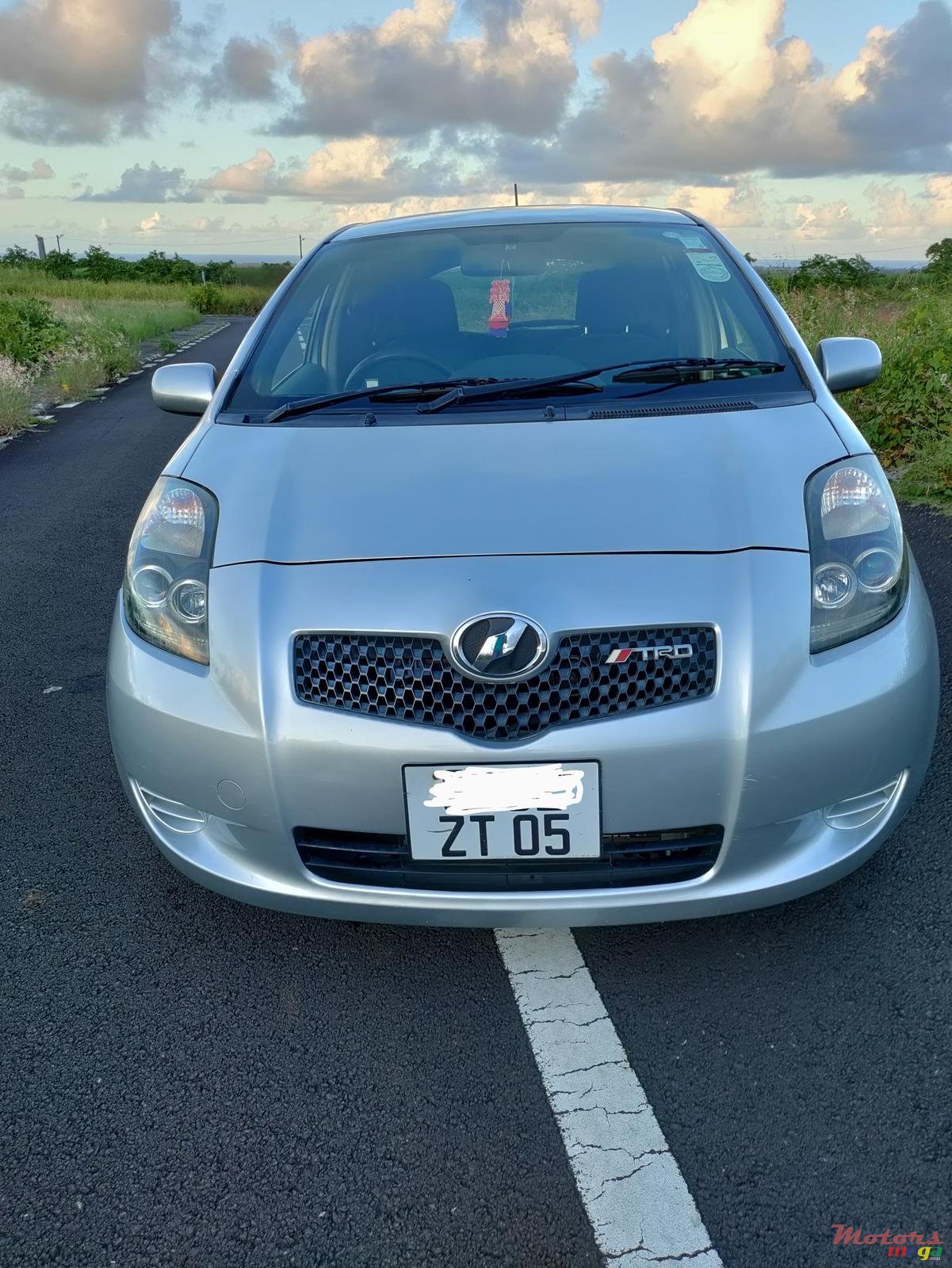 2005' Toyota Vitz photo #4