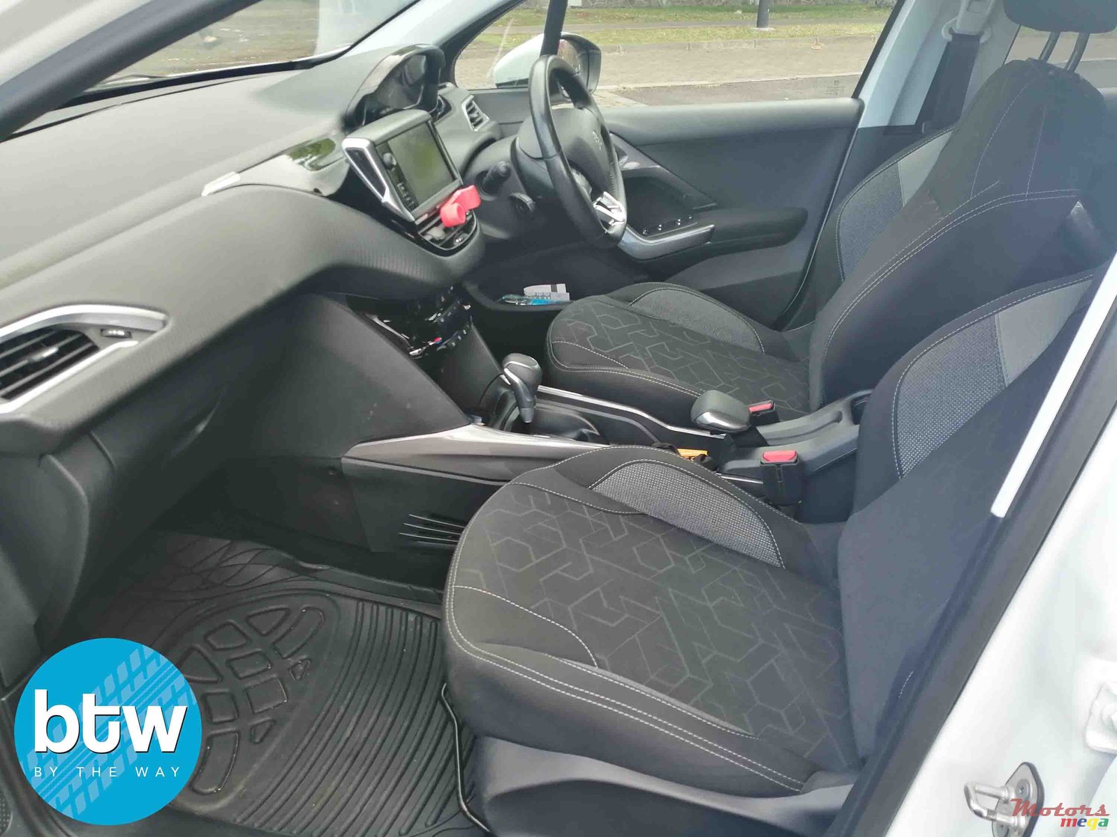 2017' Peugeot 2008 photo #3