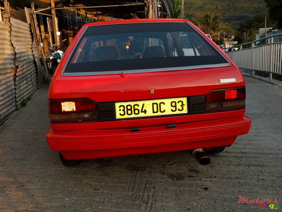 1993' Mazda 323 5d photo #7