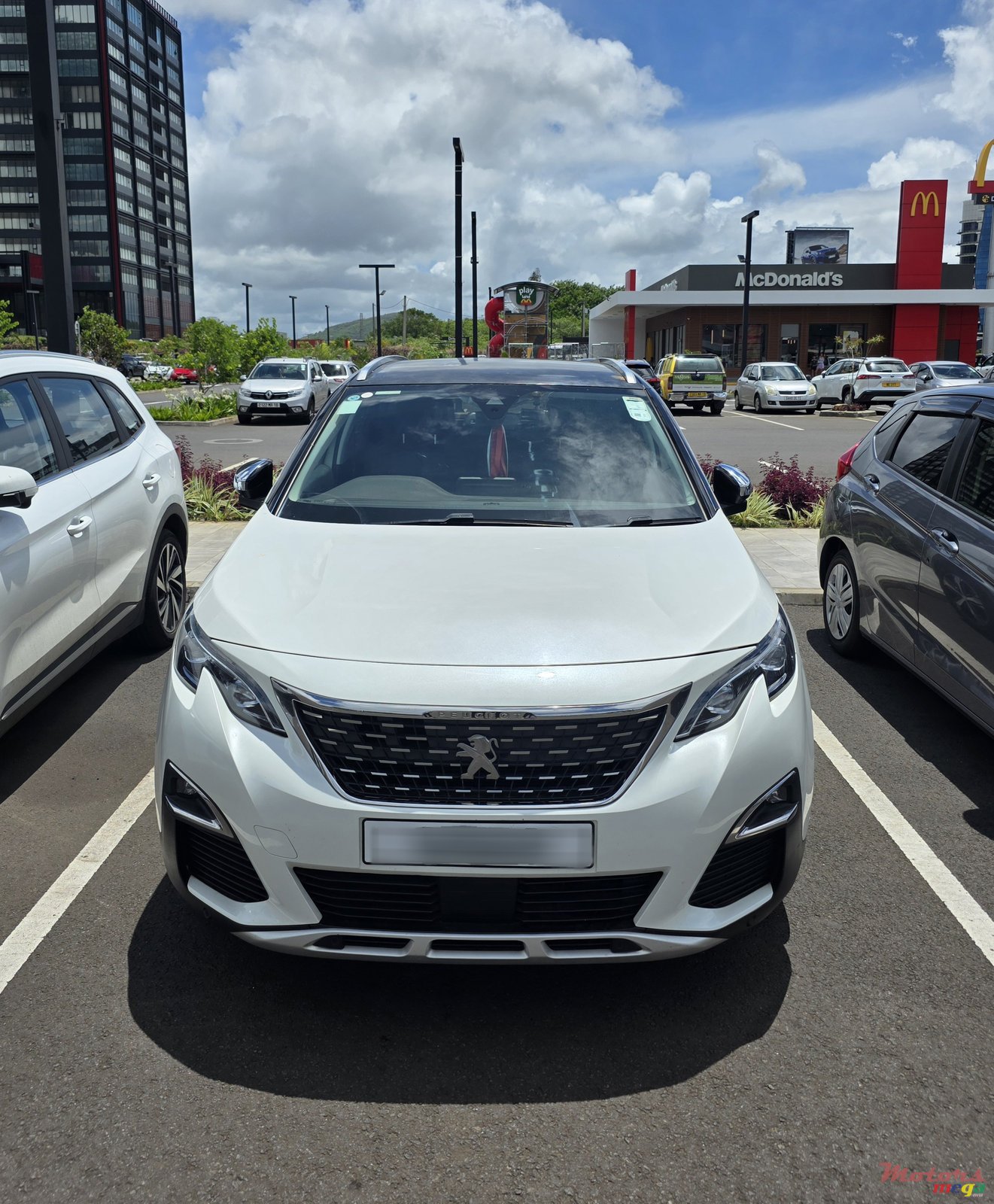 2018' Peugeot 3008 Allure photo #1