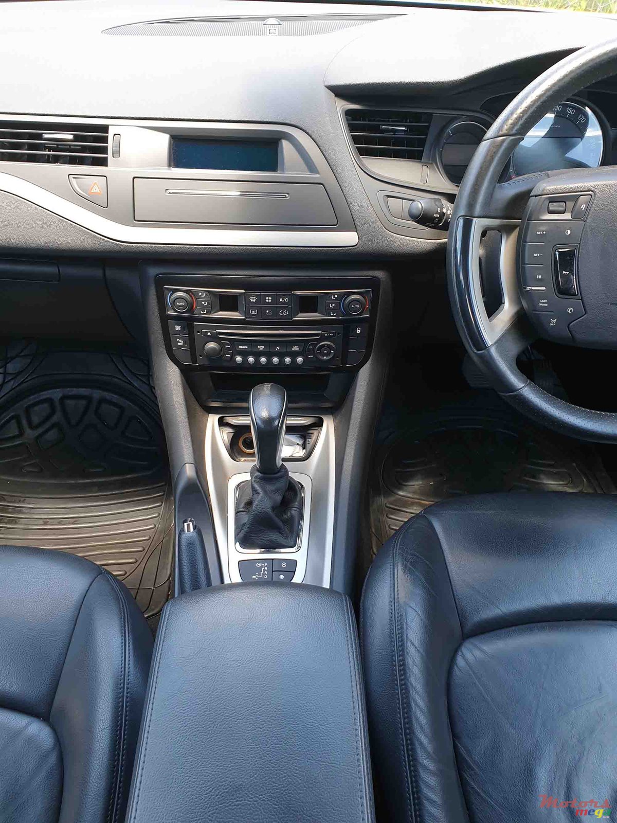 2011' Citroen C5 photo #7