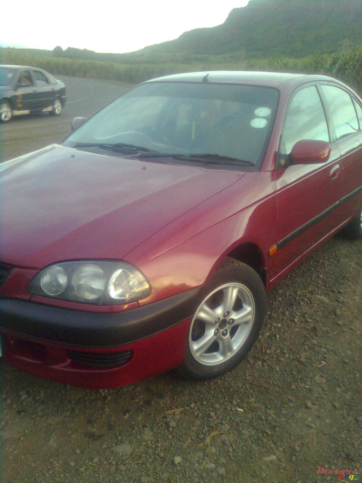 1998' Toyota Avensis photo #2