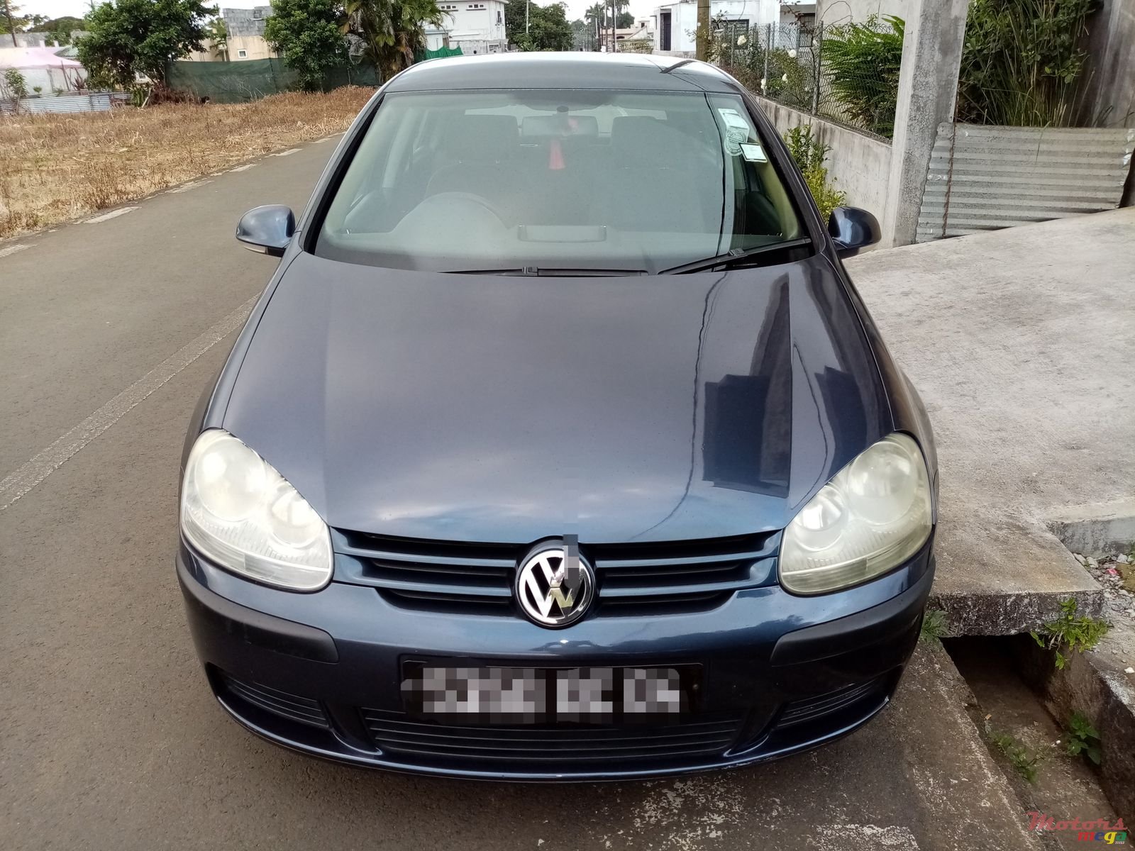 2004' Volkswagen Golf photo #2