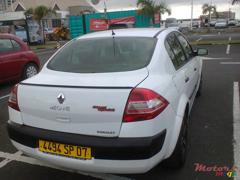 2007' Renault Megane photo #1