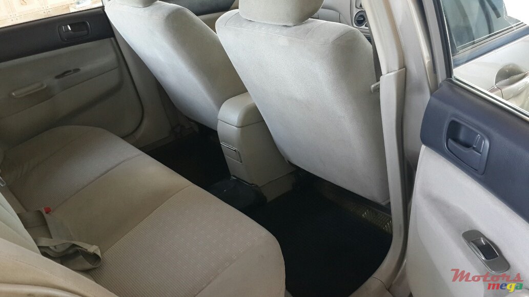 2004' Mitsubishi Lancer photo #2