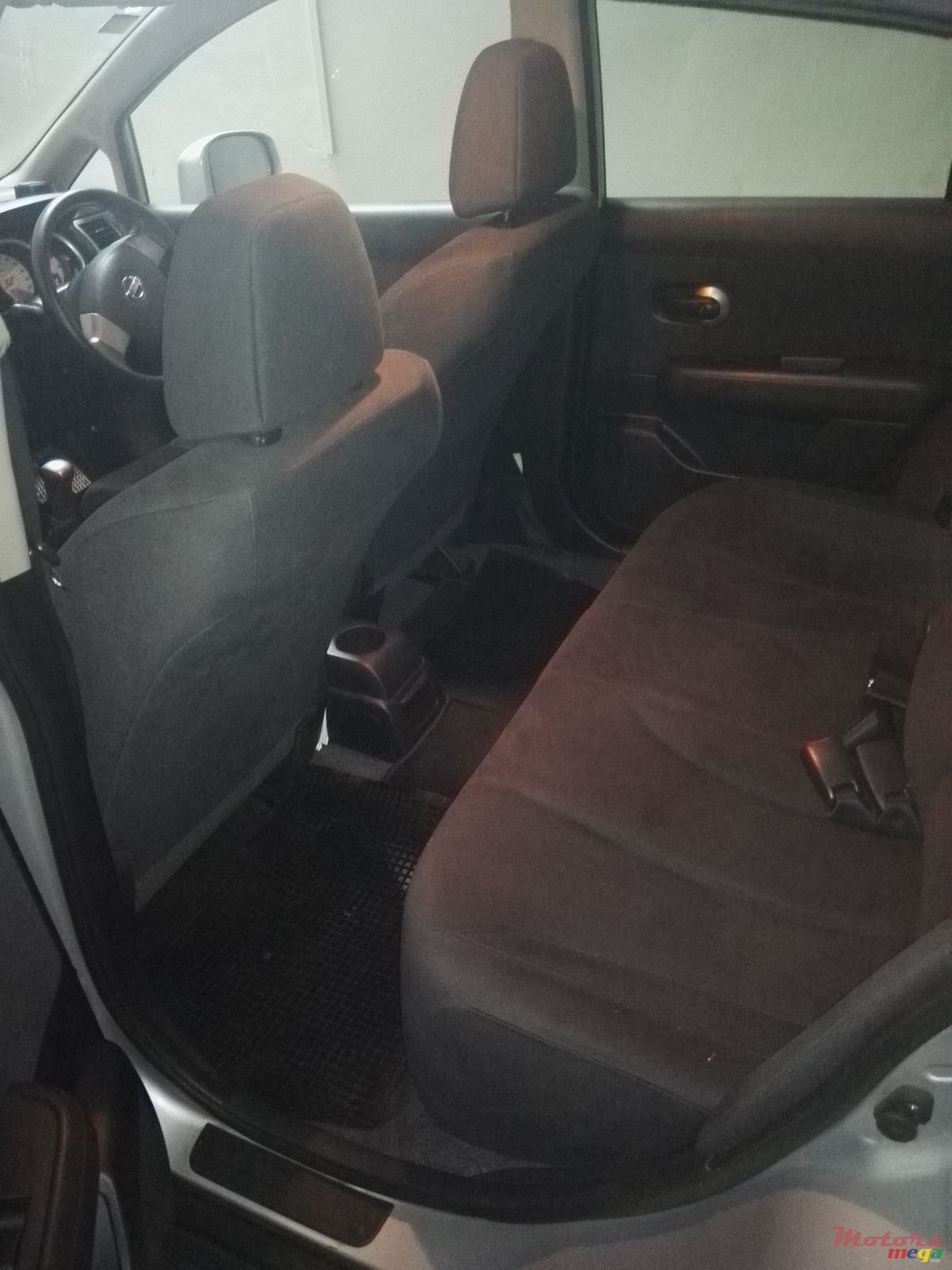 2009' Nissan Tiida photo #4