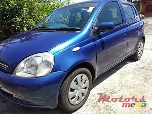 1999' Toyota Vitz photo #1