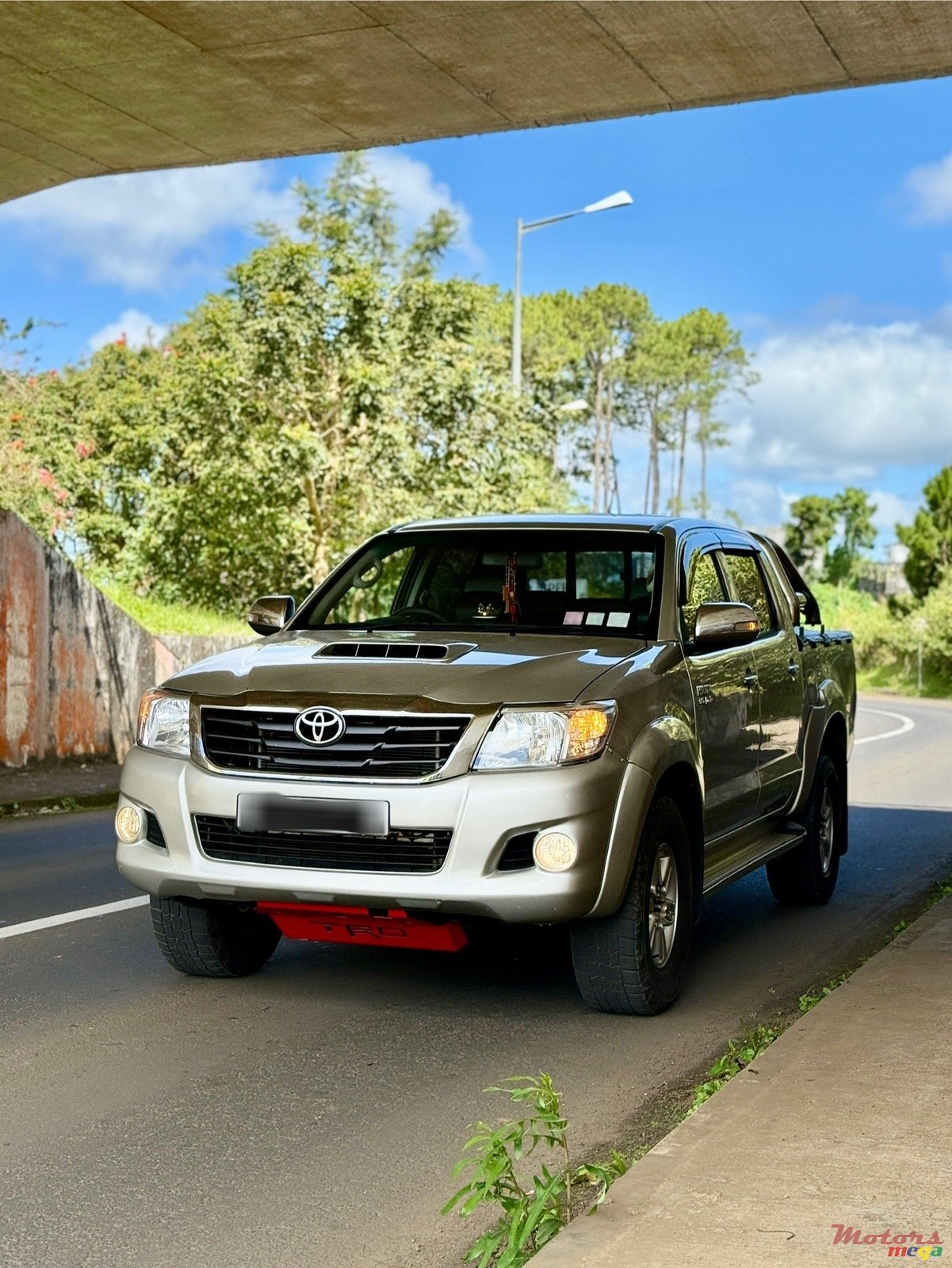 2013' Toyota Hilux 3.0 D-4D photo #1