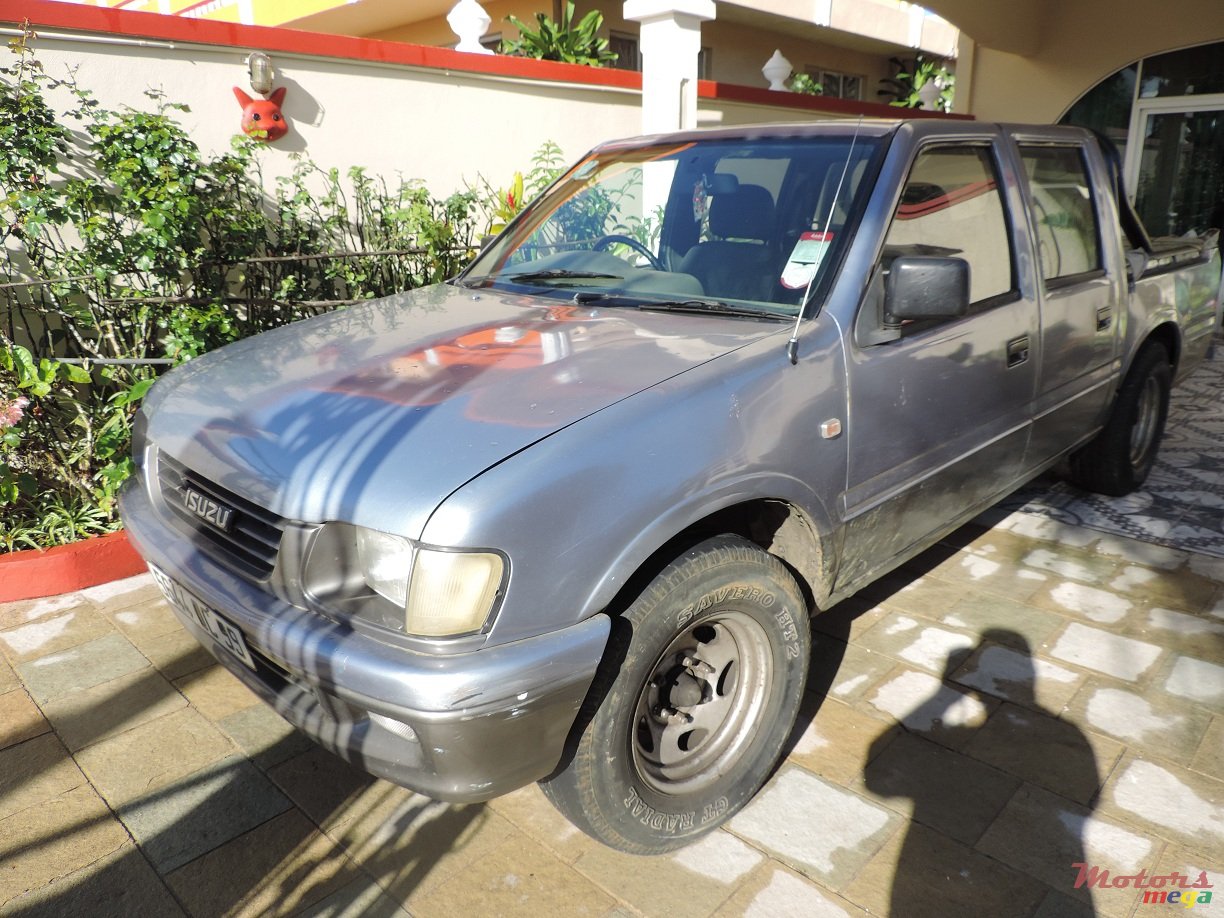 1999' Isuzu photo #2