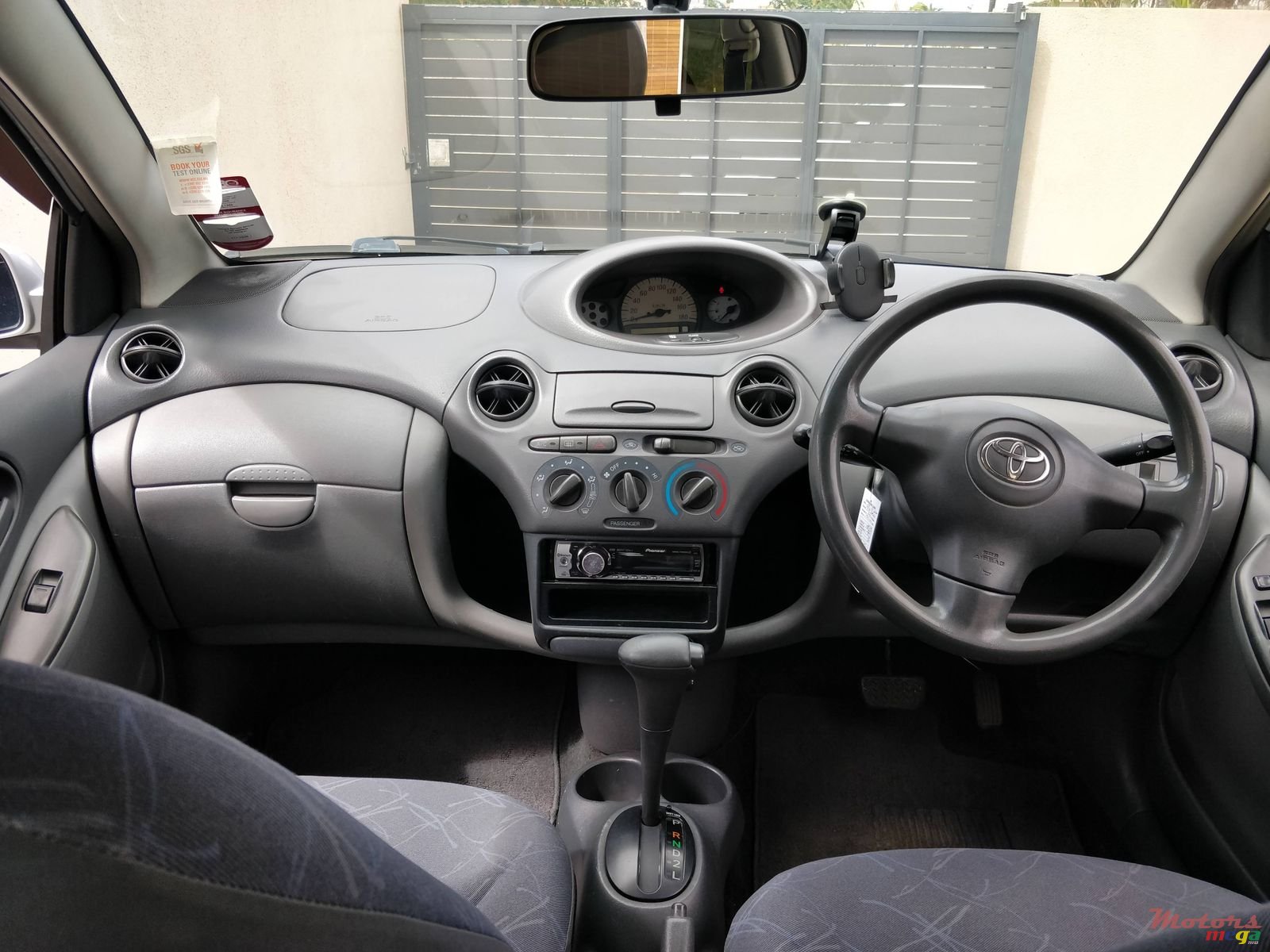 2002' Toyota Vitz photo #4