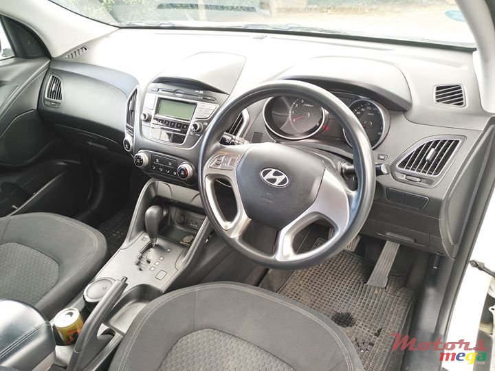 2011' Hyundai ix35 photo #5