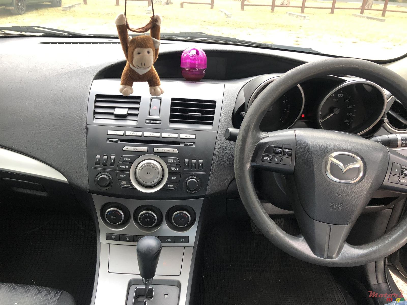 2009' Mazda Axela photo #2