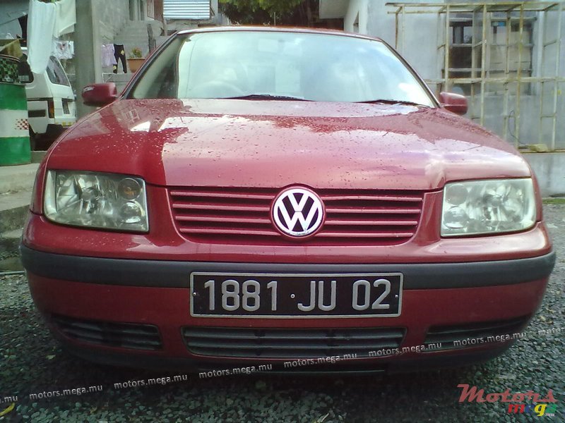 2002' Volkswagen Bora photo #1